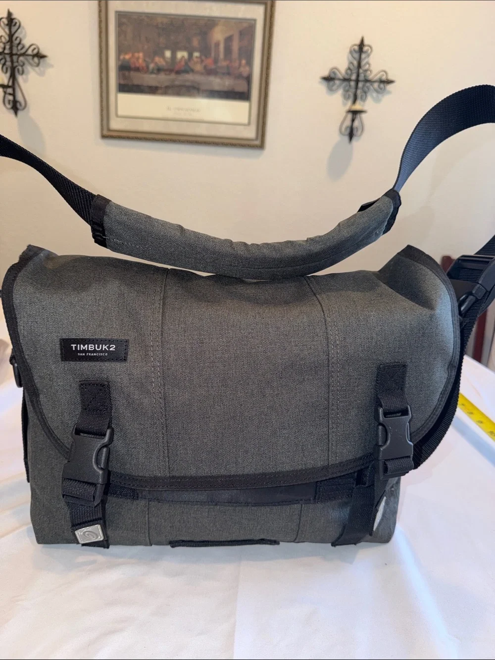 Timbuk2 Black Messenger Bag with Padded Shoulder Strap great size